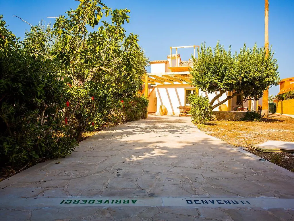 Casa Dei Carrubi Guest House Portopalo Di Capo Passero Italy