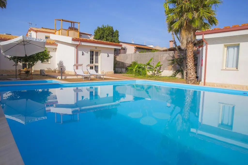 Casa Dei Carrubi Guest House Portopalo Di Capo Passero Italy