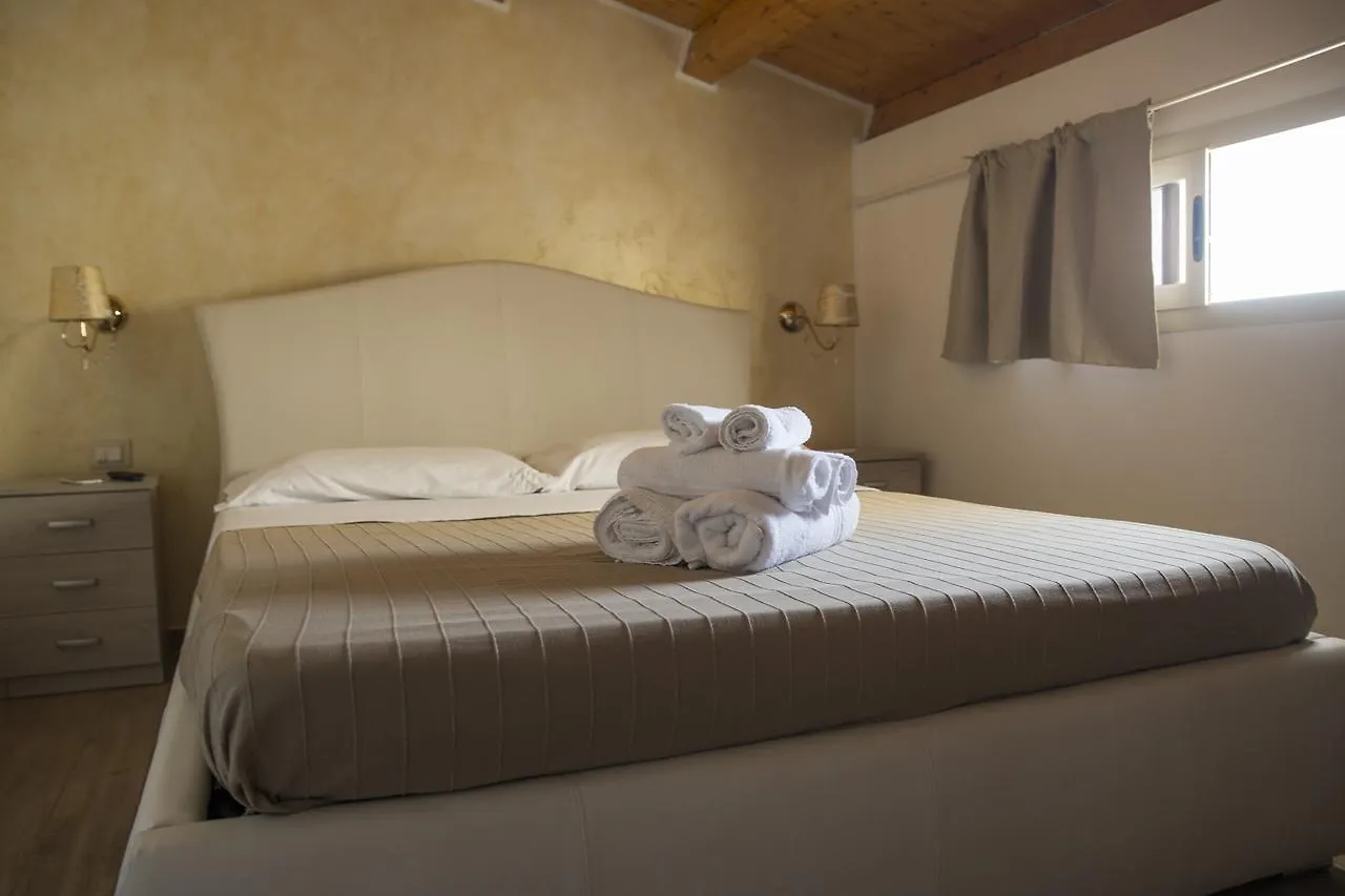 Casa Dei Carrubi Guest House Portopalo Di Capo Passero
