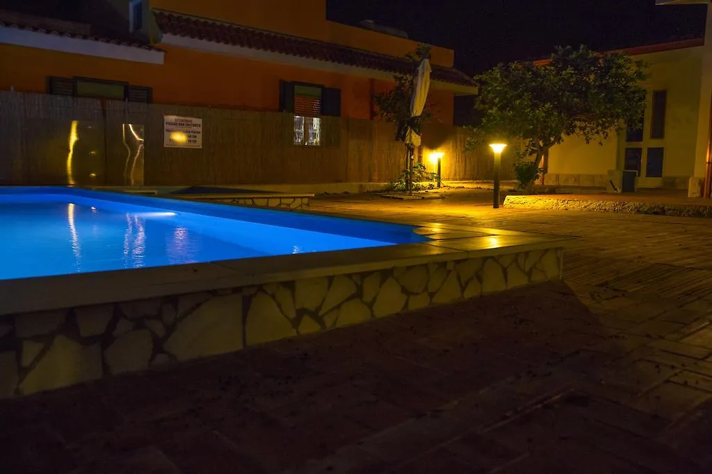 Casa Dei Carrubi Guest House Portopalo Di Capo Passero 0*,  Italy
